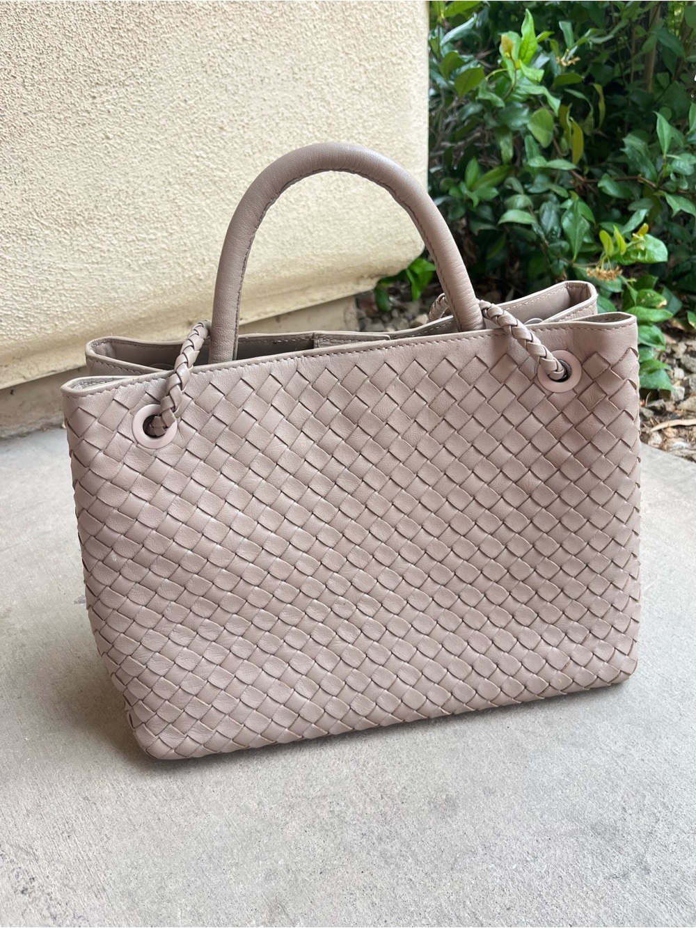 Quince Woven Leather handbag in Taupe